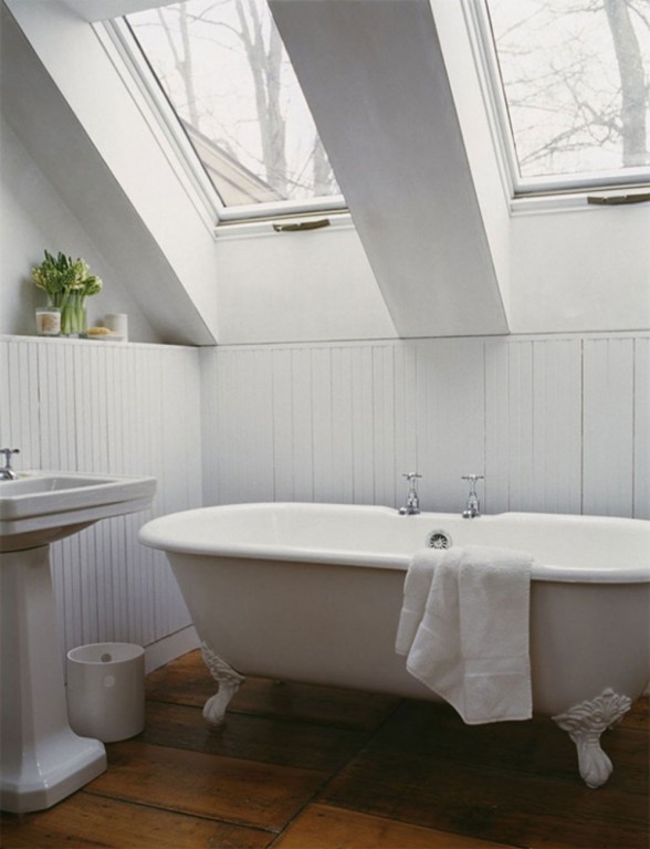New York’s Contemporary Renovated House Design - Bathtub