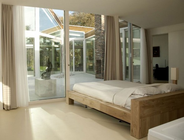 Ranch House with Glass Façade and Contemporary Design - Bedroom