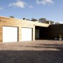 Ranch House with Glass Façade and Contemporary Design: Ranch House With Glass Façade And Contemporary Design   Garage