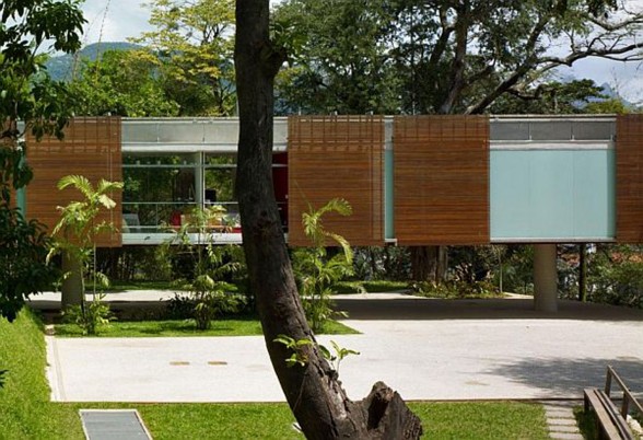 SPBR Arquitetos Design, The Santa Teresa House in Brazil - Garden