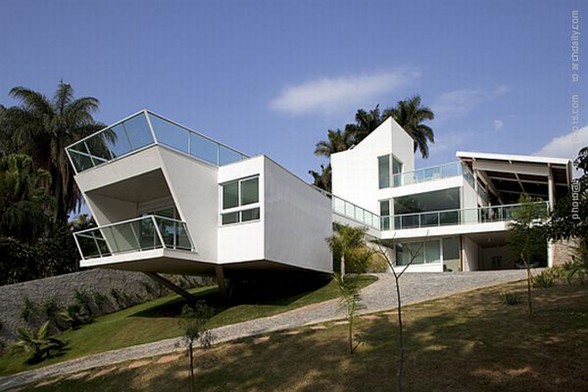 Unusual Architecture from A Modern House in Brazil