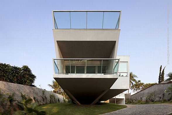 Unusual Architecture from A Modern House in Brazil - Balcony