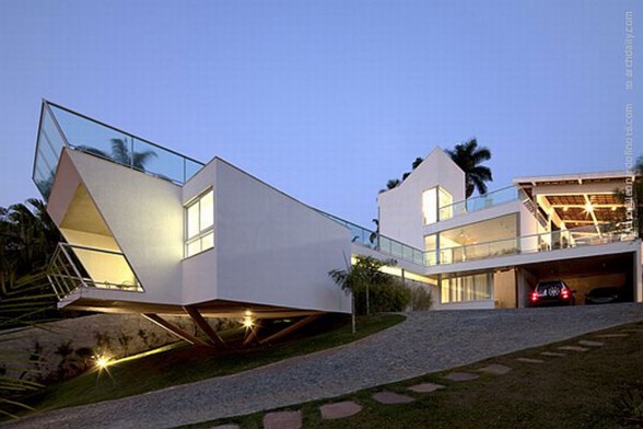 Unusual Architecture from A Modern House in Brazil - Carport