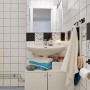 Beautiful Contemporary Style of Gothenburg Apartment: Beautiful Contemporary Style Of Gothenburg Apartment   Bathroom