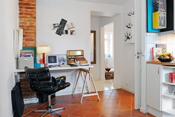 Beautiful Contemporary Style of Gothenburg Apartment - Working Desk