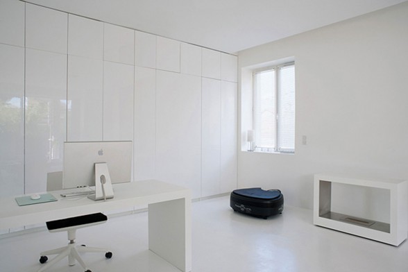 Chic Apartment Design with Bright Theme In Paris - Working Desk