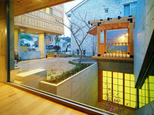 Great Combination of Wood and Concrete in a Courtyard House Design - Indoor Garden