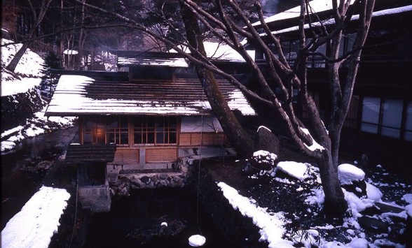Guinness World Records of the Oldest Hotel, the Hoshi Ryokan Hotel - in Snow