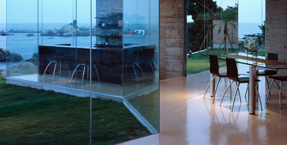 House O, Solid Architecture of a Glass House Design from Japanese Architect - Interior