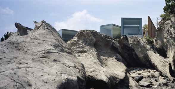 House O, Solid Architecture of a Glass House Design from Japanese Architect - Ocean Pacific Views