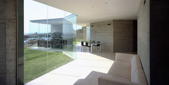 House O, Solid Architecture of a Glass House Design from Japanese Architect - Terrace
