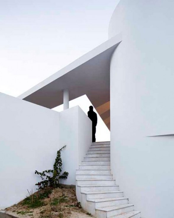 Miraventos, Modern House Design in Portugal by Eduardo Trigo de Sousa and ComA - Outdoor Staircase
