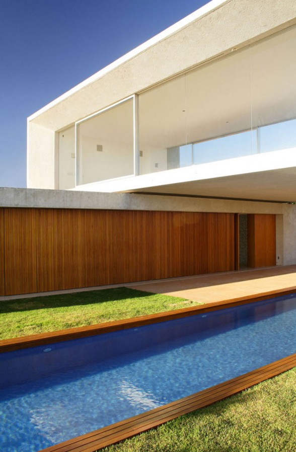 Osler House, Modern House Design with Stunning Architecture in Brazil - Swimming Pool