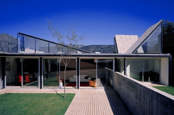 Pedro Lira House, Futuristic House Architecture in Chile