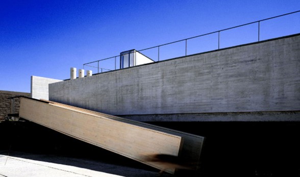 Pedro Lira House, Futuristic House Architecture in Chile - Rooftop