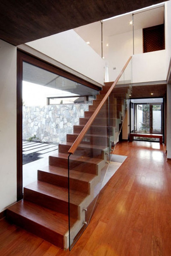 Solid Architecture of Fleischmann-Ossa House by Mas y Fernandez Arquitectos Architects - Staircase