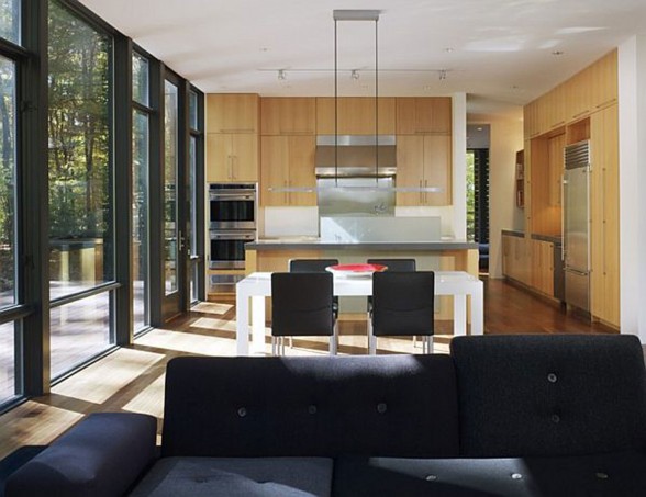 The Harkavy Residence, Wooden House Inspiration by Robert Gurney Architect - Kitchen and Dining Room