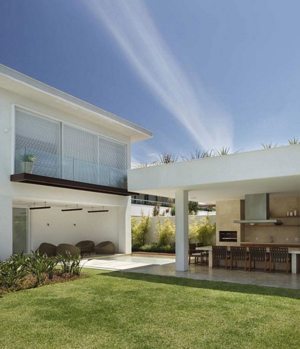Two Blocks Villa with Luxury Style in Brazil - Garden