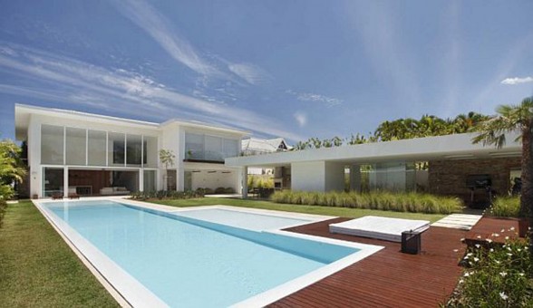 Two Blocks Villa with Luxury Style in Brazil - Swimming Pool