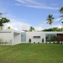 White Contemporary House in Brazil with Swimming Pool: White Contemporary House In Brazil With Swimming Pool   Garden