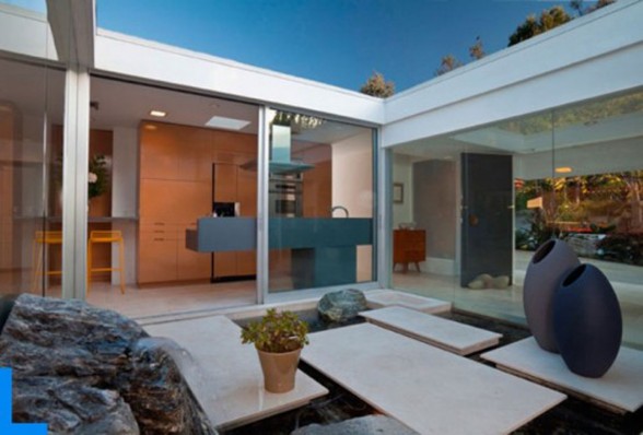One Stair House Design from Hildebrandt Studio on Los Angeles - Indoor Garden