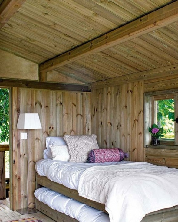Rustic Tree House, Mini Home with Wooden Materials for summer - Bedroom