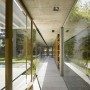 Modern L-House Designs with Airy Interior Planer: Clean And Clear Corridor And Hallway