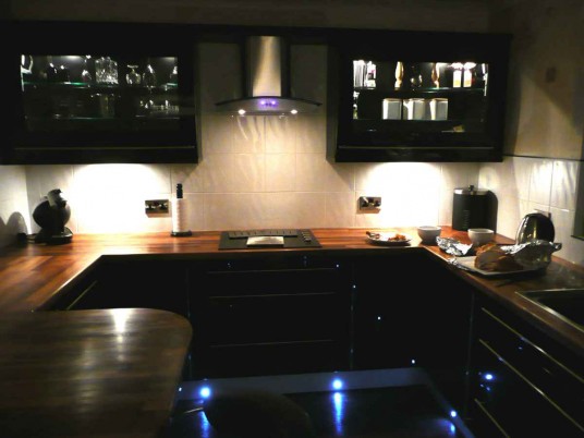 black-laminate-kitchen-flooring-ideas