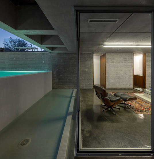 Swimming Pool Area Modern House