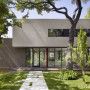 Western River Hills Residence by Specht Harpman: Western River Hills Residence Garden