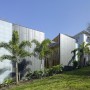 Taringa House Design by Loucas Zahos Architects: Taringa House Garden