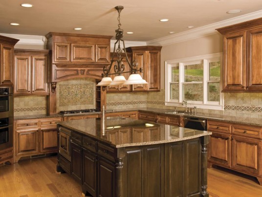 Amazing Classic Wooden Style Cabinets Kitchen Backsplash Designs