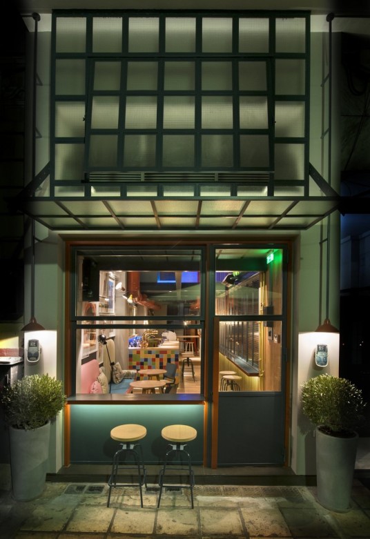 RE Cafe and Dining Bar Design Picture