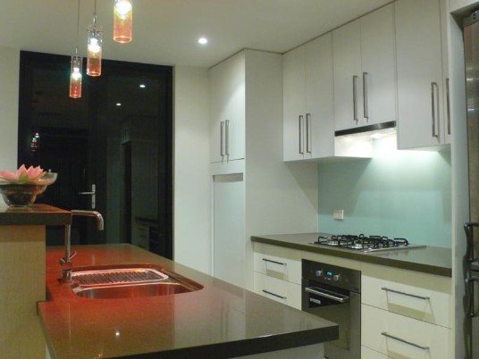 Wonderful Modern Style Kitchen Lighting Design Blue Backsplash Ideas