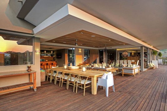 Albizia House Design Dining Area
