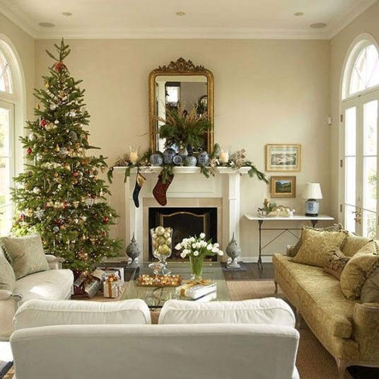 Christmas Tree Designing Ideas in Traditional Concept