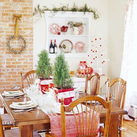 Flower Arrangements Ideas for Christmas on Dining Table