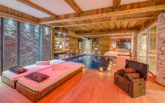 Modern Ski Chalet Badroom with Swimming Pool