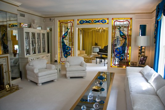 Graceland Clean Living Room Decoration