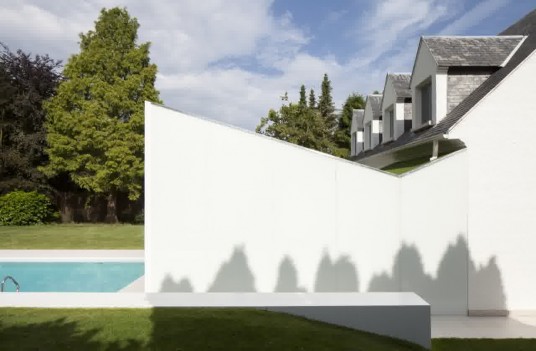 Aslant Roof For Modern Home Design