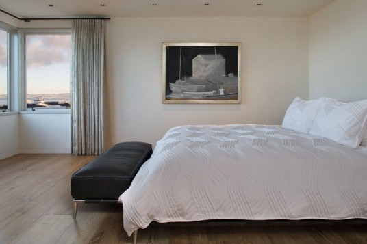Minimalist White Bedroom Design