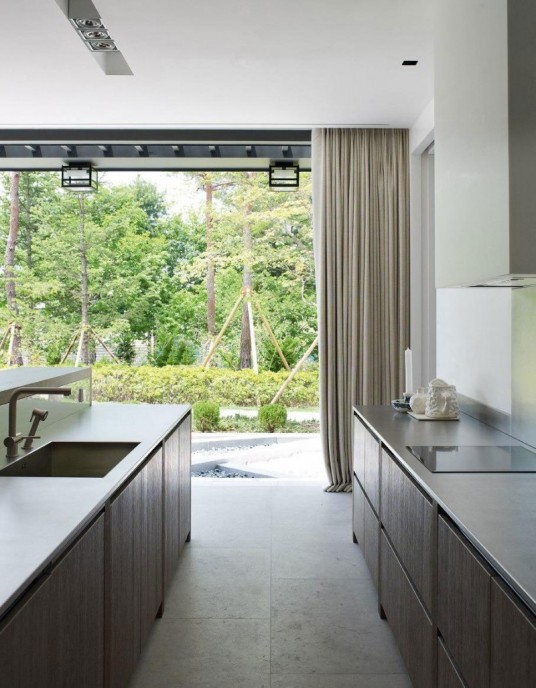 Modern Small Kitchen Design in Asian Private House