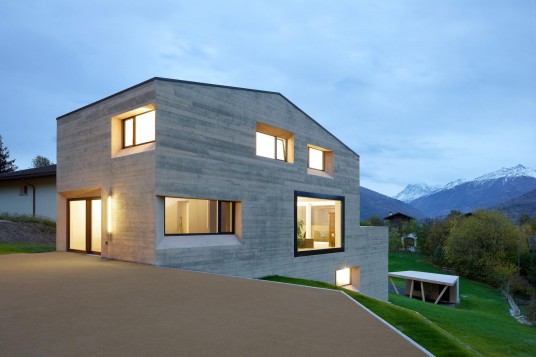 Modern Prefab Home in Sloping Hillside Design
