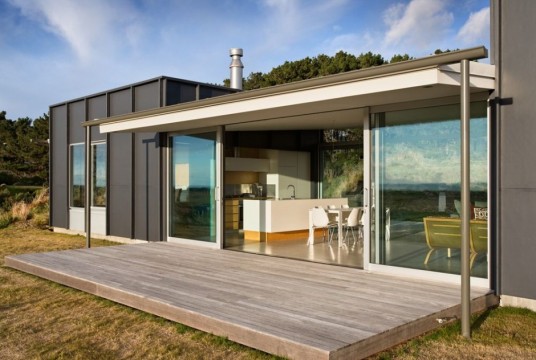 Pekapeka Modern Beach House Architecture by Parsonson Architects