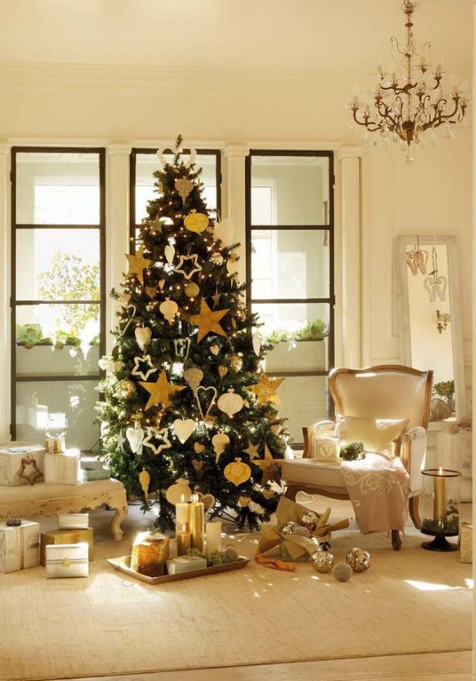 traditional christmas tree in home ideas